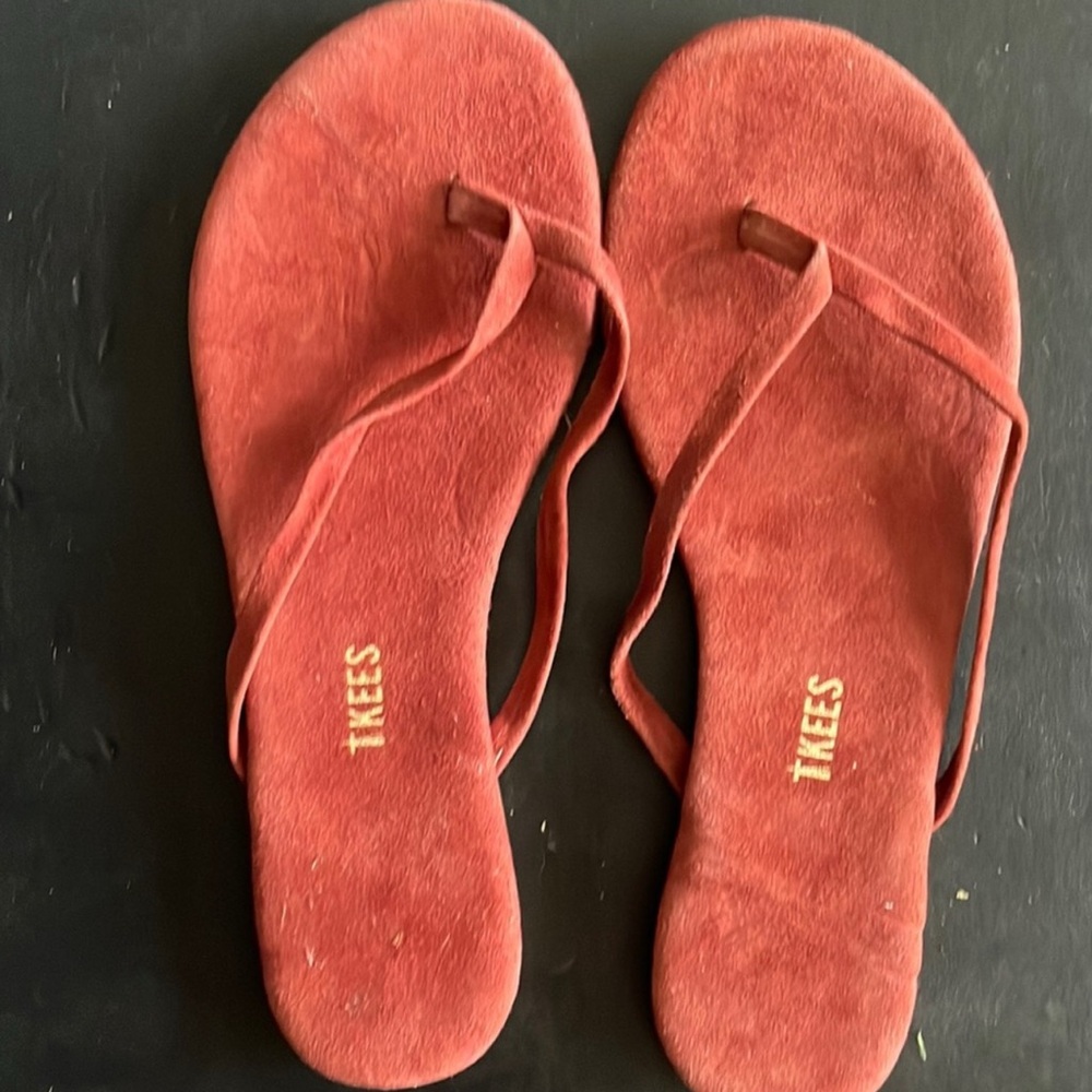 NWOT Suede TKEES